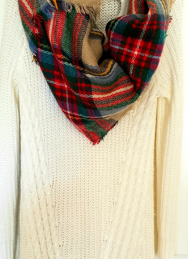 Off-white ( ivory) cable knit design soft sweater